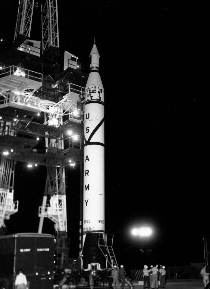 ​Подготовка ракеты Jupiter-C к первому пуску, 19 сентября 1956 года. nasa.gov - Немецкие «Фау-2» в американском небе 