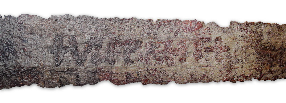 ​Клеймо +ULFBERHT+ на мече первой половины Х века из Маннхайма, Германия. de.wikipedia.org - Имя на мече 