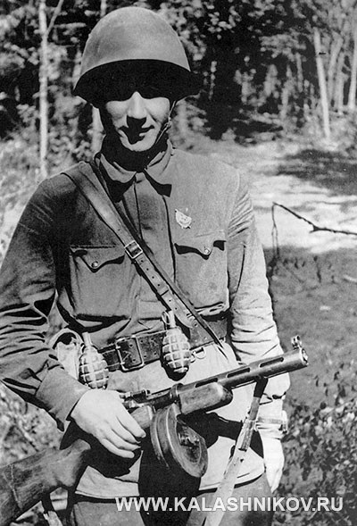 Советский солдат с ППД-40. Фото журнала «Калашников»