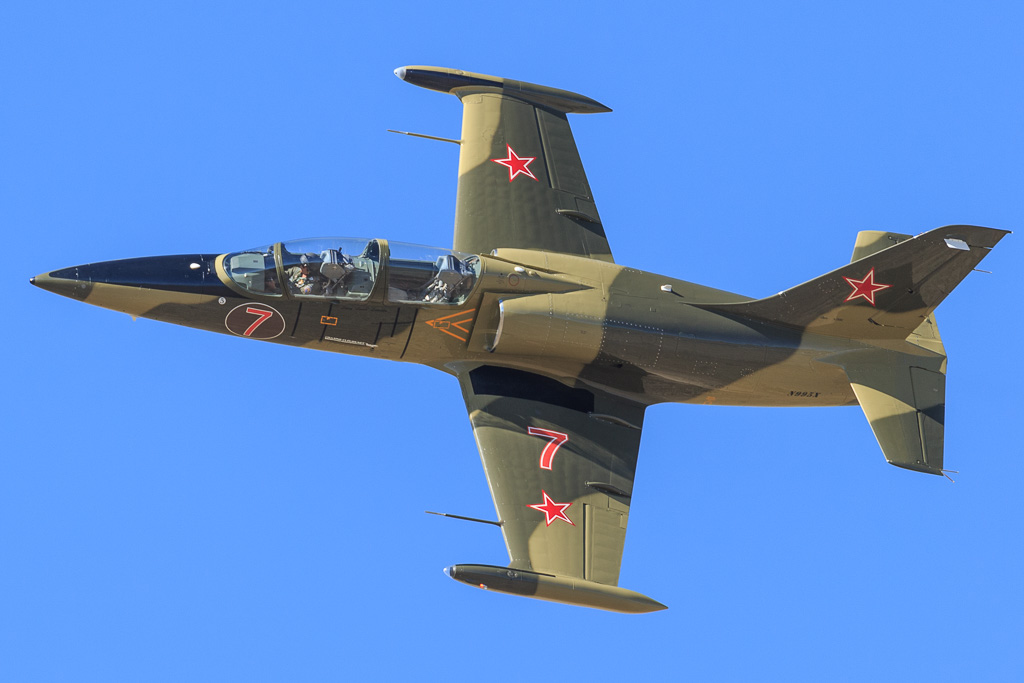 Л 39 тела. L-39 Albatros. Aero l-39c Albatros. L-39 Albatros учебно-боевой самолет. Аэро л 39 Альбатрос.