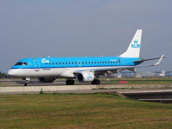 Самолет embraer 190 фото