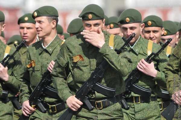 Фото солдата российской армии с автоматом
